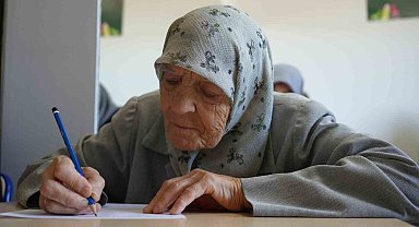 Torun sahibi ninelerin okumayı öğrenme azimleri imrendiriyor