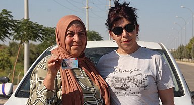Torununu sınava götürdü, kendisi ehliyet sahibi oldu