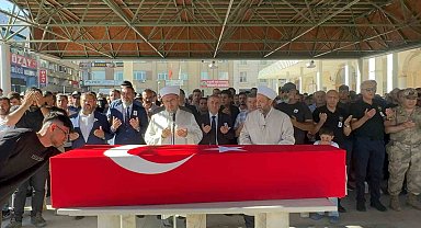 Trafik kazasında hayatını kaybeden polis memuru son yolculuğuna uğurlandı