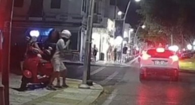 Trafikte birbirlerine girdiler: O anlar kamerada