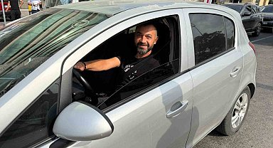 Trafikte cam silen gençler artık zorla kapıları açıp para istiyor