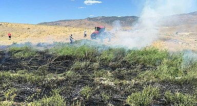 Tunceli'de 2 biçerdöver yandı