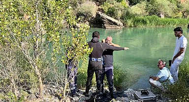 Tunceli'de çaya giren iki arkadaştan biri boğuldu, diğeri kurtarıldı