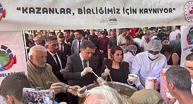 Tunceli'de valilik ve belediyeden aşure ile lokma ikramı