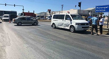 Tur aracı ile otomobil çarpıştı: 2 çocuk yaralandı