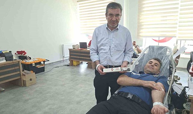 Türk Kızılay'dan kan bağışında bulunanlara şarj cihazı hediye