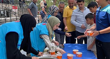 Türkiye Diyanet Vakfı Erzurum Kadın Kolları'ndan aşure İkramı