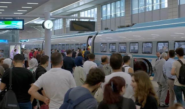 Türkiye 'yüksek hızlı'yı sevdi! Ankara-İstanbul hattı 38 milyonu taşıdı