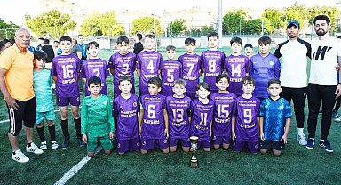 U11 Liginde Kayseri şampiyonu Zeki Akparlar FK
