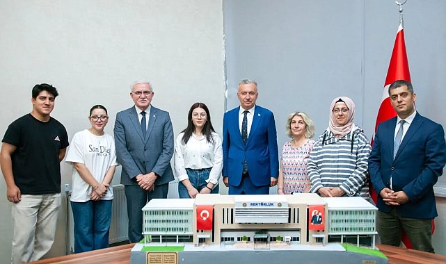 Üniversitenin maketini yaptılar
