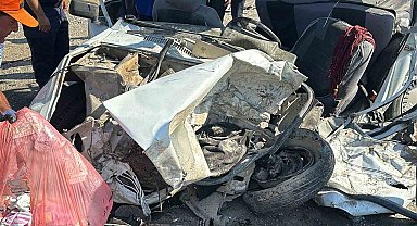 Uşak'ta otomobil kamyonla çarpıştı: Baba ve kızı hayatını kaybetti