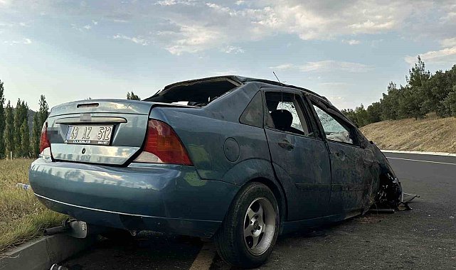 Uşak'ta otomobil takla attı: 5 yaralı