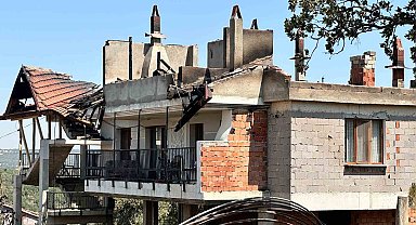 Uşak'taki orman yangını kısmen kontrol altında