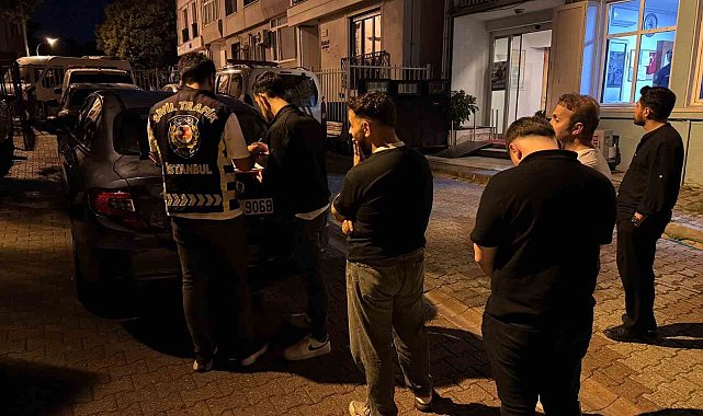 Üsküdar'da düğün konvoyu yaparak yolu kapatan sürücülere para cezası