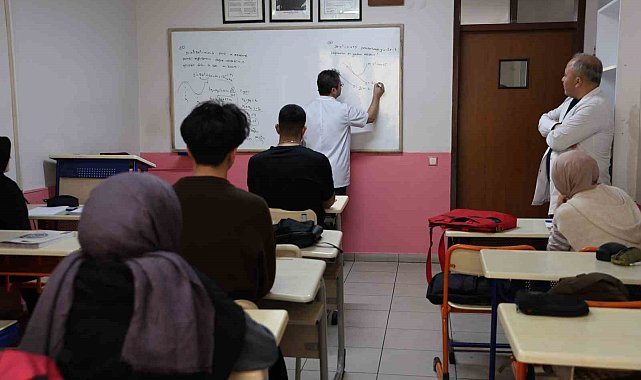 Uzmanlardan ebeveynlere öğrencilere 'rehberlik edin' tavsiyesi