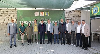 Vali Musa Işın, Tavşanlı Höyük Kazı Evi'ni ziyaret ederek incelemelerde bulundu