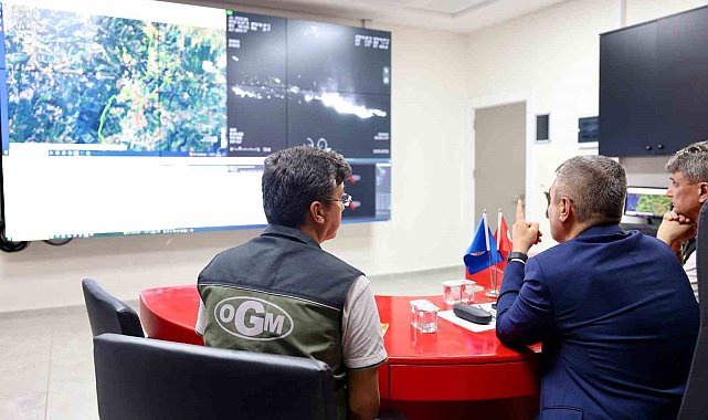 Vali Toros Yangın Yönetim Merkezinde incelemelerde bulundu