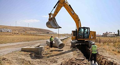 Van Büyükşehir Belediyesi Elmalık Yolu'nda çalışmalarını sürdürüyor