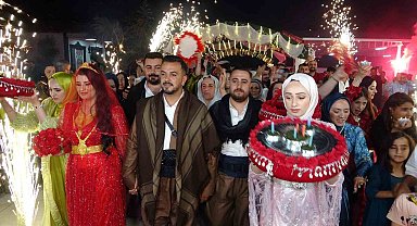 Van'da geline 2 kilo altın, damada 6 buçuk milyon TL takıldı