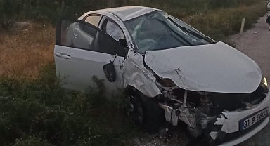 Van'da otomobil ile kamyonet çarptı: 6 yaralı