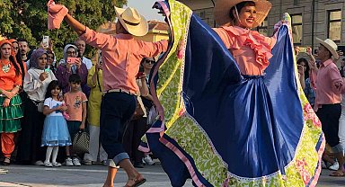 Vilayet Meydanı'nda 6 farklı ülkeden görsel şölen