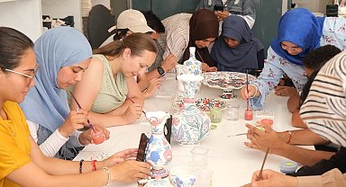 Yabancı öğrenciler Sorgun'da çini atölyesini gezdi