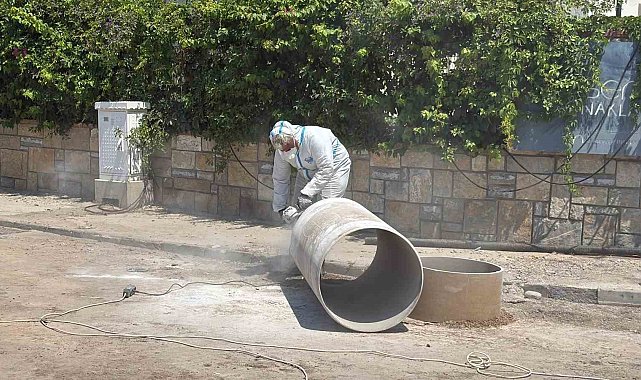 Yahşi'de su isale hattı patladı, yol trafiğe kapandı
