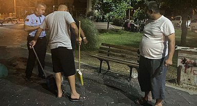 Yalova'da zabıta çekirdek kabuklarını atan vatandaşlara yerleri temizletti
