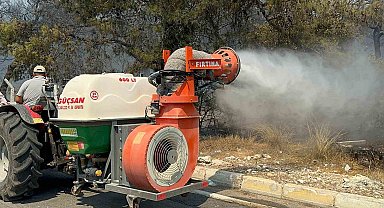 Yangın turizm yolunu kapattı, ekipler ve halk alevlere karşı mücadele ediyor