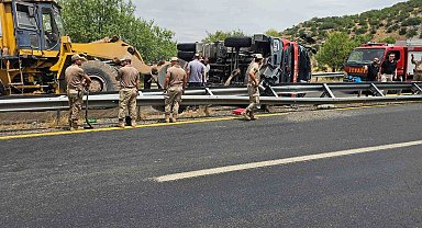 Yangına giden itfaiye aracı devrildi: 1'i ağır 3 yaralı
