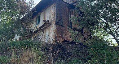 Yangında ahşap evi zarar gören 88 yaşındaki kadına yardım eli uzandı