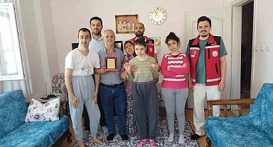 Yarım asırlık evli çifte teşekkür plaketi