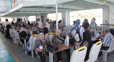 Yaşlıların moral gezisinde renkli görüntüler oluştu