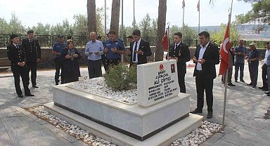 Yavuzeli'nde 15 Temmuz şehitleri anma programı kapsamında şehitlik ziyaret edildi