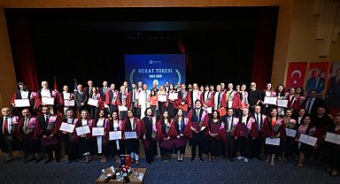 Yeni profesörler ve doçentler beratlarını aldı