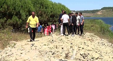 Yeşilel Derneği, İBB'nin hafriyat döküm sahası ilan ettiği Mavi Göl'de eylem yaptı