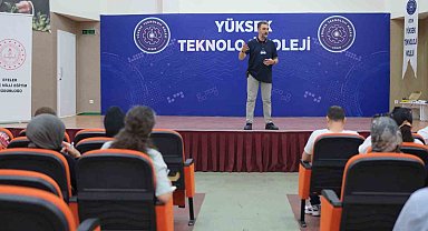 Yüksek Teknoloji Koleji koordinatörü Dr. Başaran, yapay zeka eğitiminin müfredata eklenmesini değerlendirdi