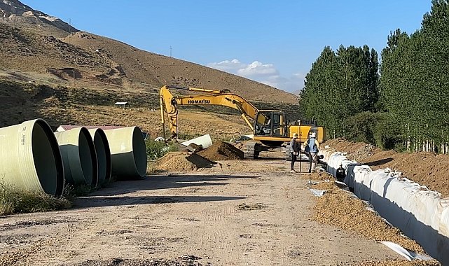 Yüksekova'nın tarımı için boru döşeme çalışmaları sürüyor