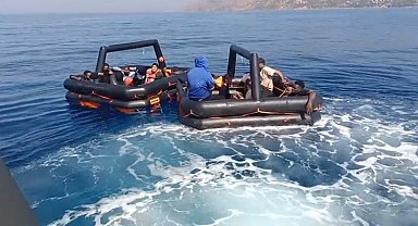Yunan unsurları 2 can salı içindeki 19 kaçak göçmeni ölüme terk etti