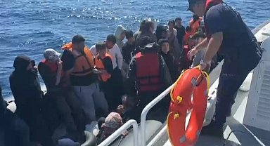 Yunan unsurları lastik bottaki 39 kaçak göçmeni ölüme terk etti