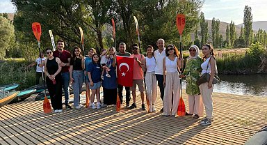 Zamantı Irmağı'nda şehit yakınları ve gaziler ücretsiz kanoya bindirildi