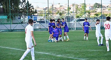 Zeki Akparlar FK, U12 Liginde de şampiyon oldu