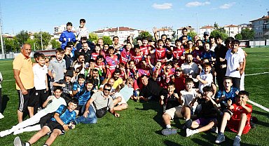 Zeki Akparlar FK, U13 Liginde şampiyon oldu