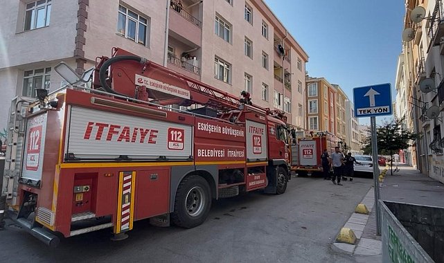 Zemin dairede yangın çıktı, 4 katlı bina boşaltıldı