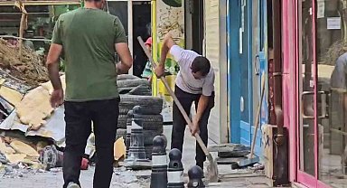 Zonguldak'ta yıkım sırasında molozlar yola döküldü