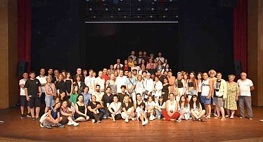 12. Tiyatro Köyü sakinleri tiyatronun duayenleri ile buluştu