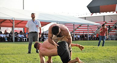 2. Geleneksel Taha Akgül Karakucak Güreşleri'nde Şampiyon Feyzullah Aktürk oldu