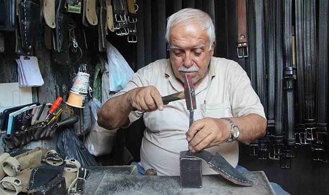 2 metrekarelik dükkanında 60 yıldır baba mesleğini yaşatıyor