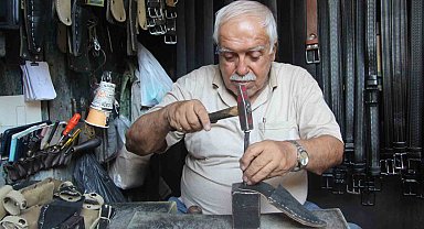 2 metrekarelik dükkanında 60 yıldır baba mesleğini yaşatıyor