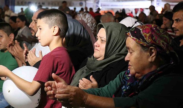 26 yıl geçti, acı hala taze: Depremde hayatını kaybedenler Sakarya'da anıldı